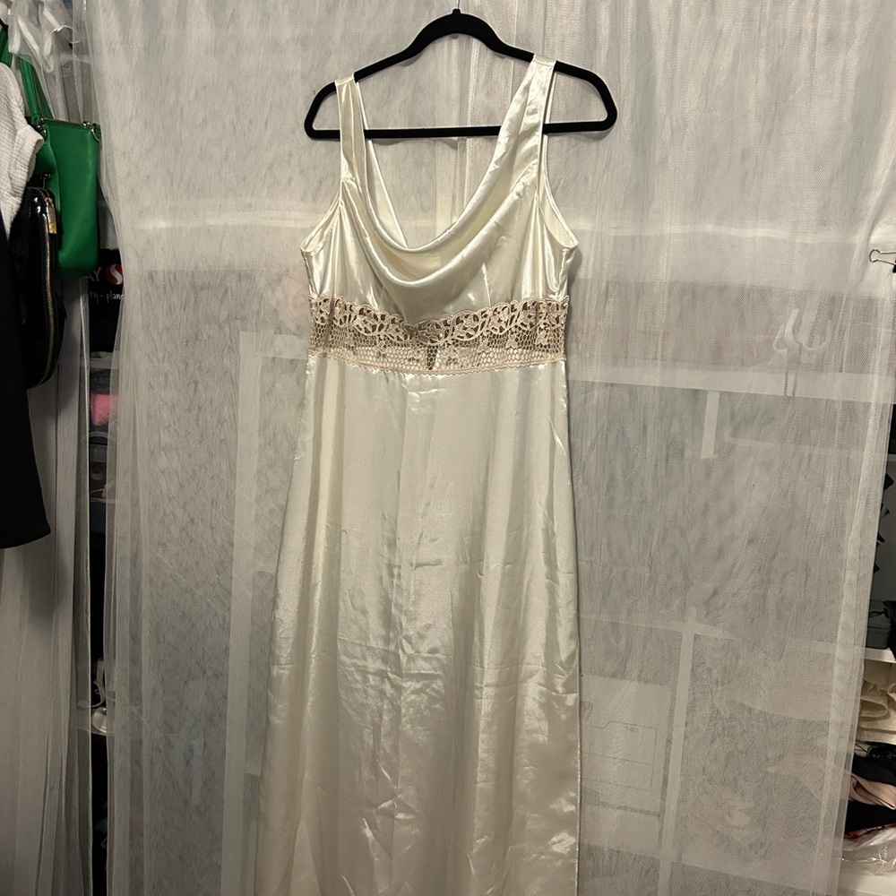 Elegant Cream Chemise with Lace Detail